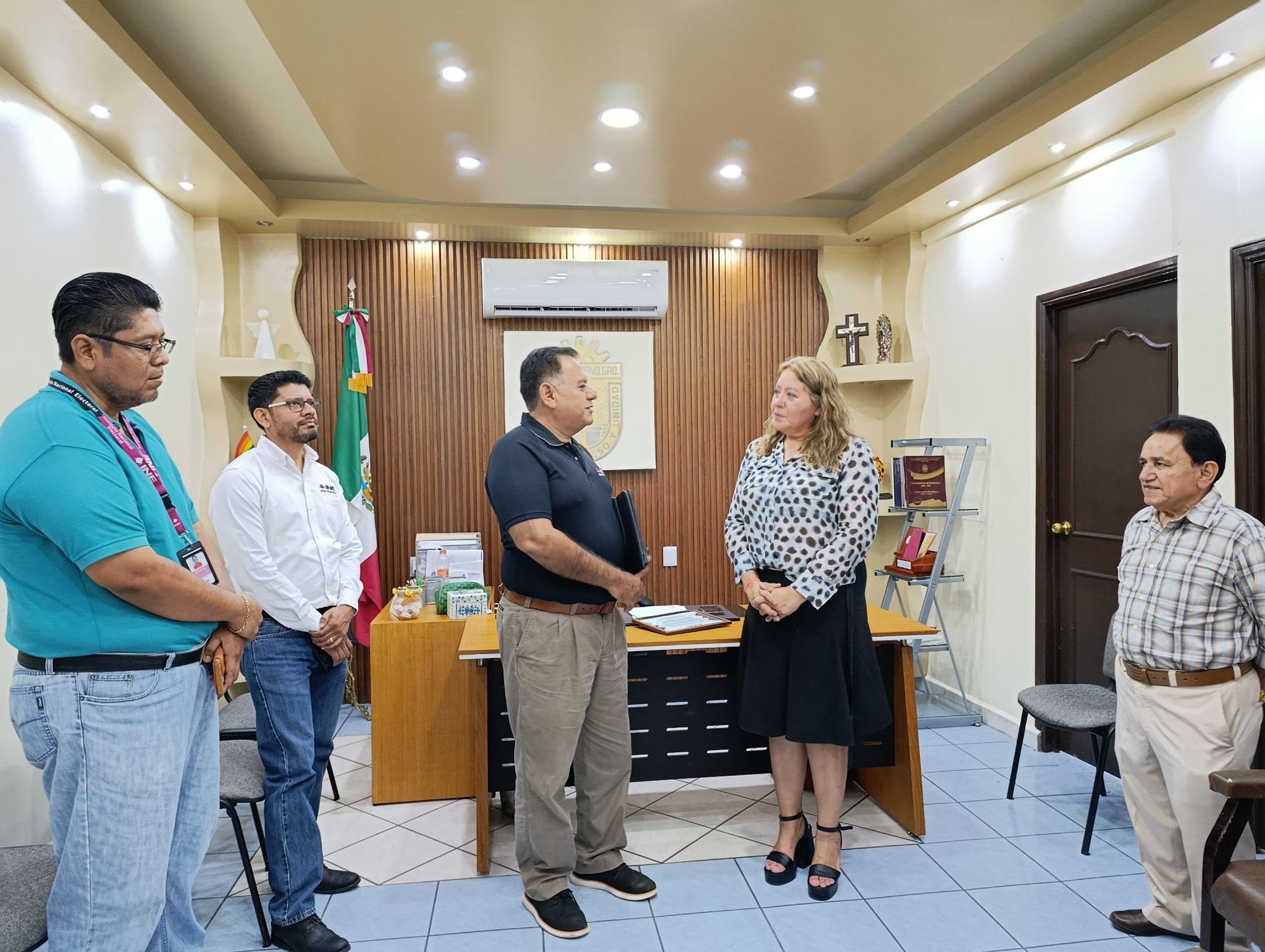 INE le entrega reconocimiento nuestra Presidenta.