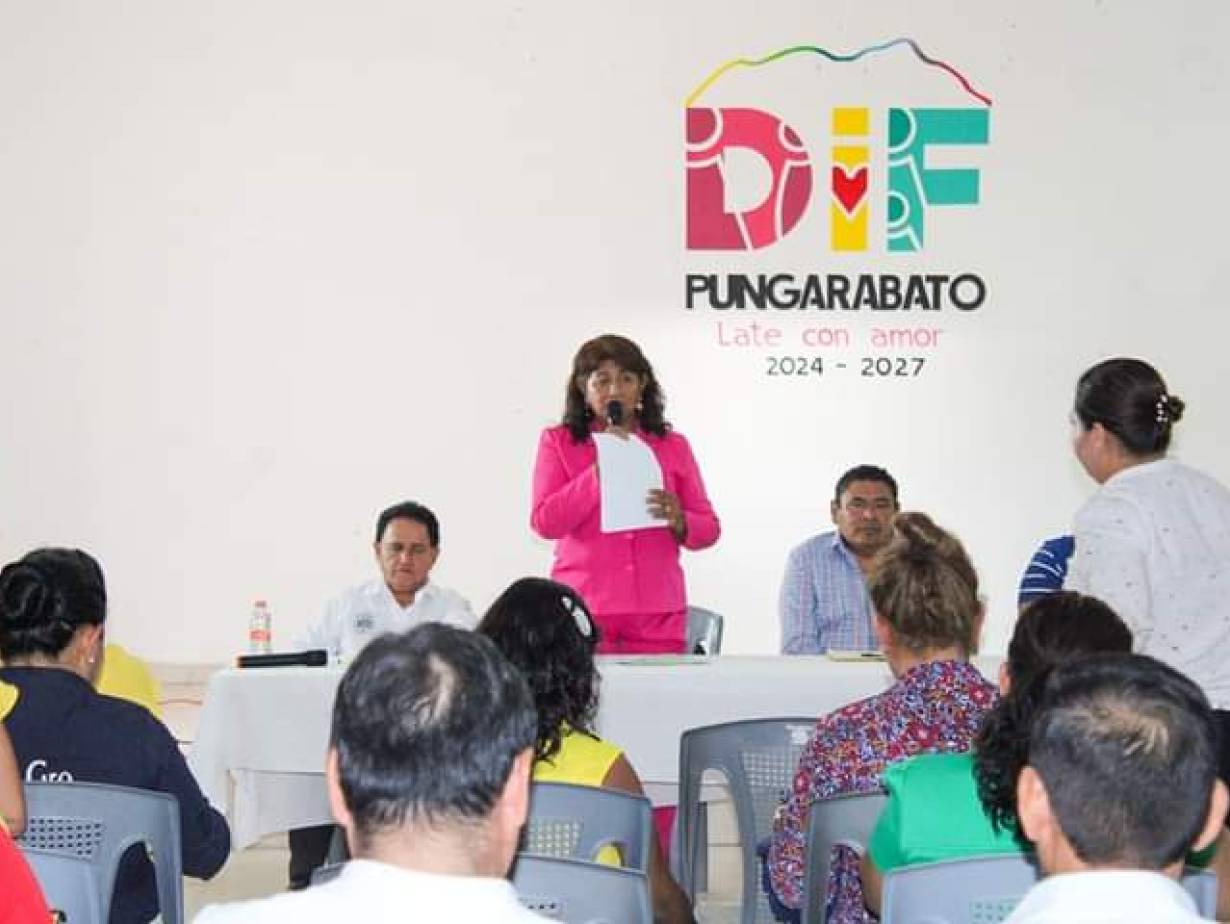 Se llevó a cabo una reunión con los directores de las escuelas de nuestro municipio