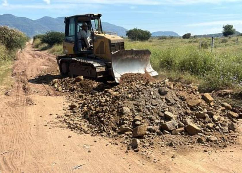  Rehabilitando el camino al basurero municipal de Pungarabato