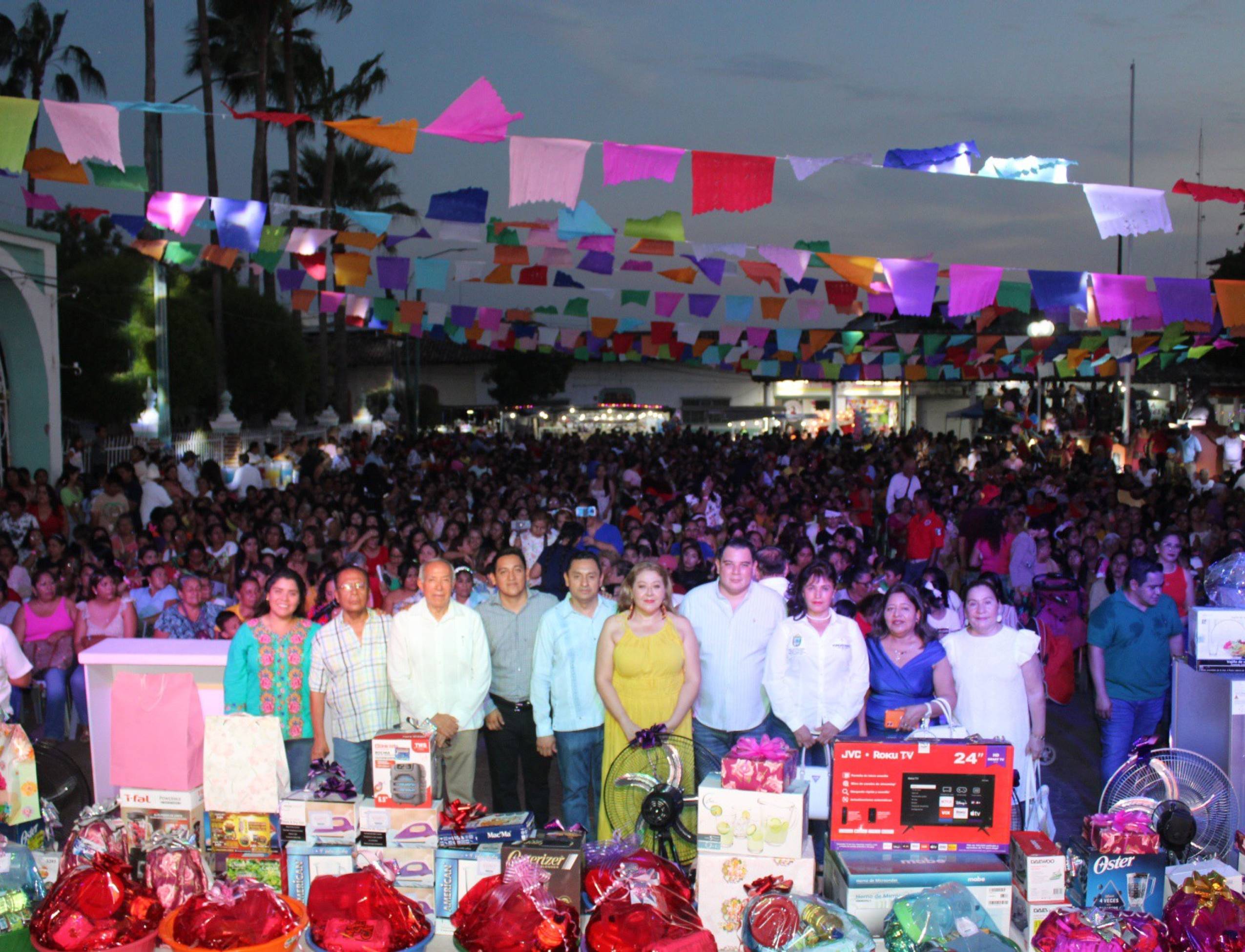 ¡Festejamos a las reinas del hogar!