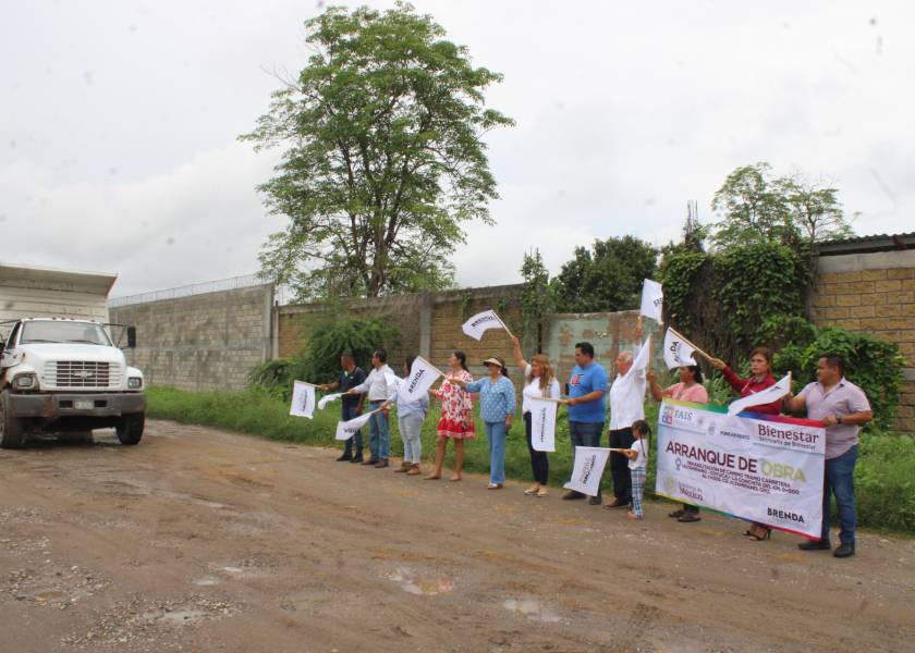 Banderazo rehabilitación del camino tramo carretera (Altamirano–Coyuca) de la Conchita