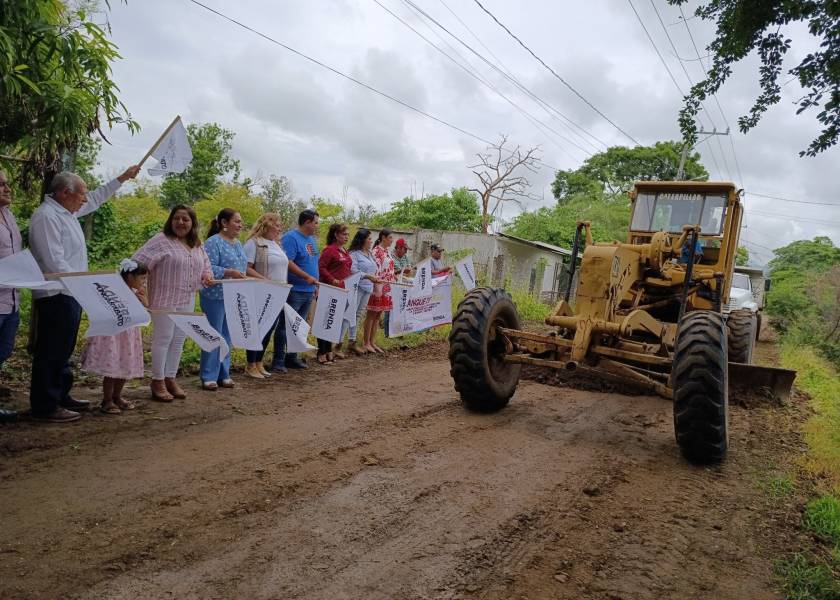 Mejoramos caminos rurales en Itzimbaro