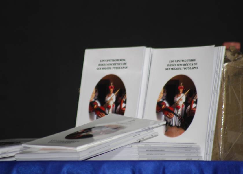 Presentación del Libro “Los Santiagueros” del Maestro Bolívar Ochoa Díaz